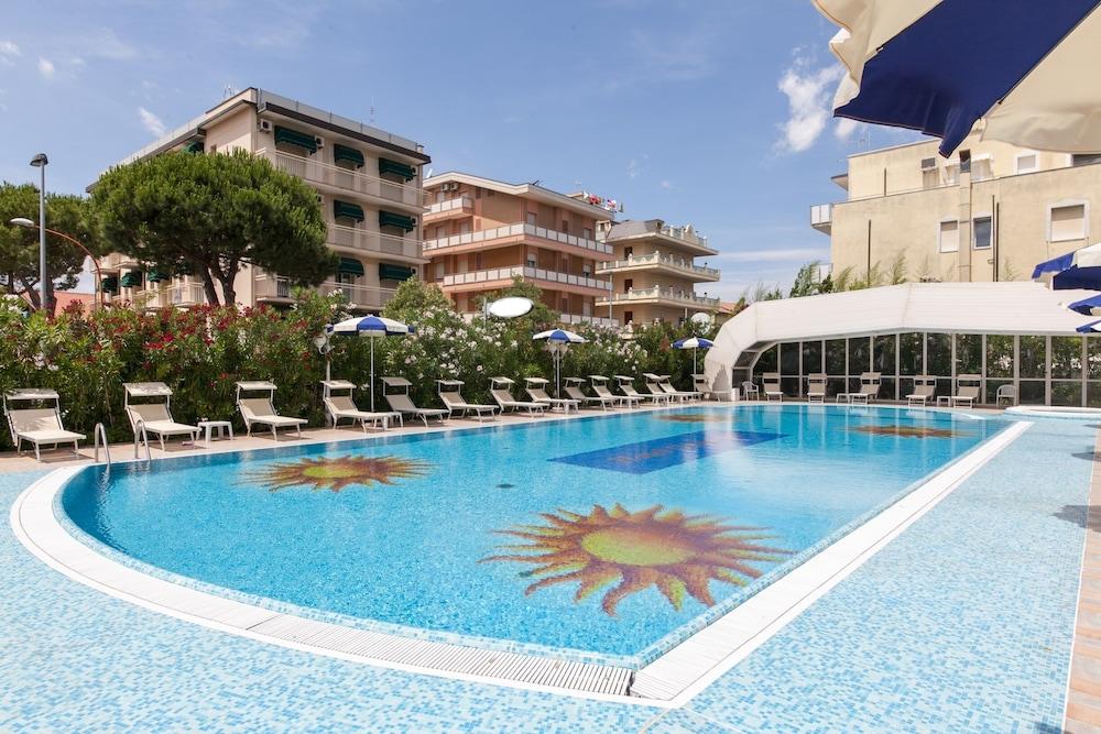 Universal Hotel Cervia Eksteriør bilde