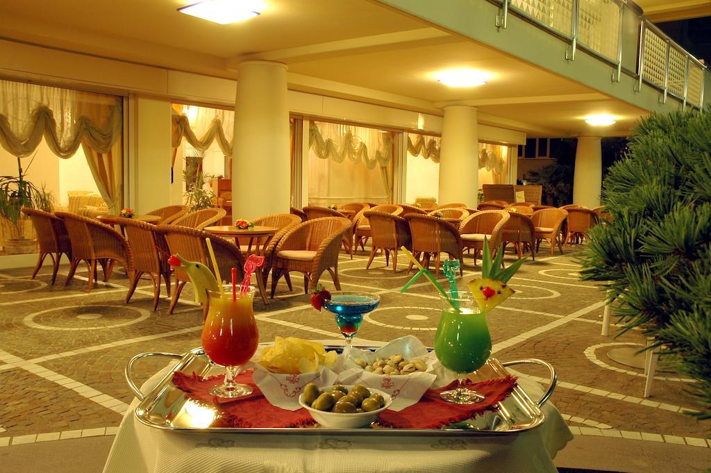 Universal Hotel Cervia Eksteriør bilde