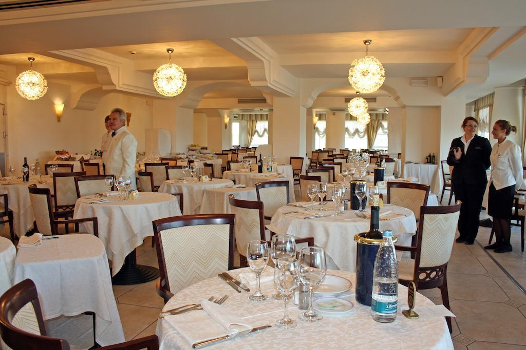 Universal Hotel Cervia Eksteriør bilde