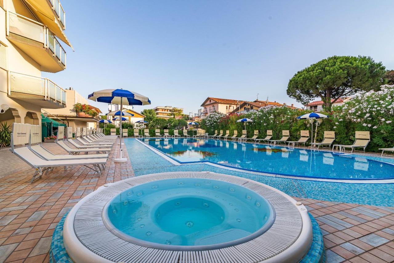 Universal Hotel Cervia Eksteriør bilde