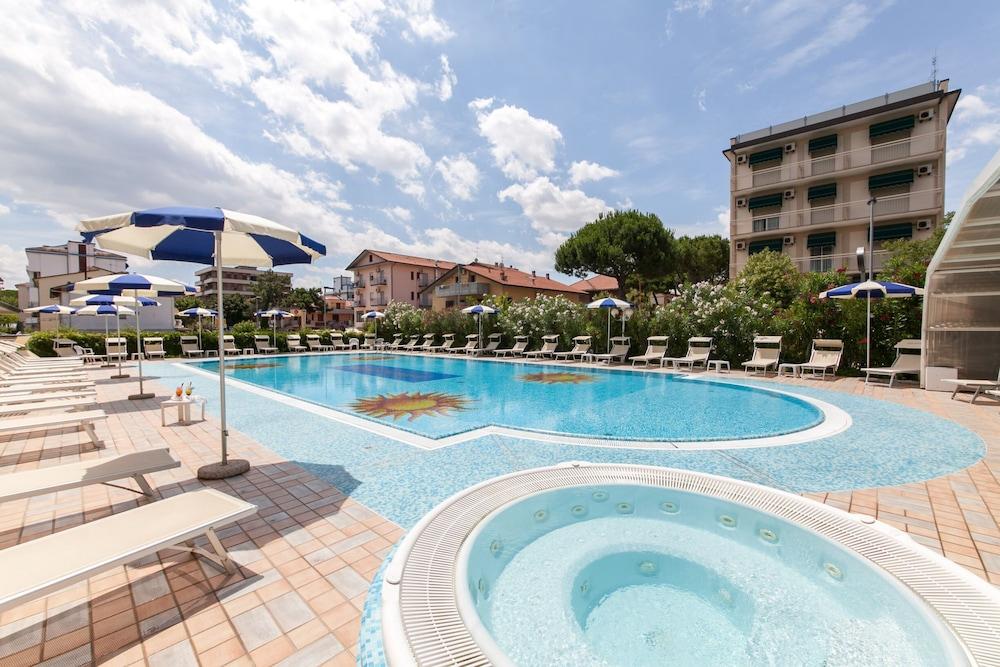 Universal Hotel Cervia Eksteriør bilde