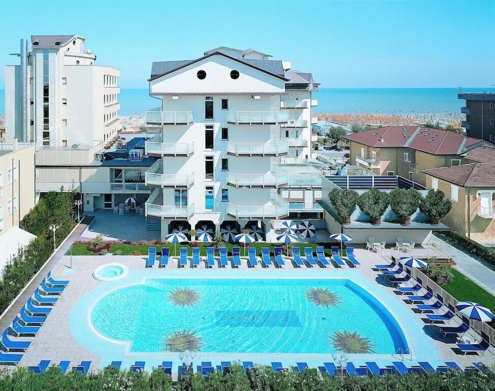 Universal Hotel Cervia Eksteriør bilde