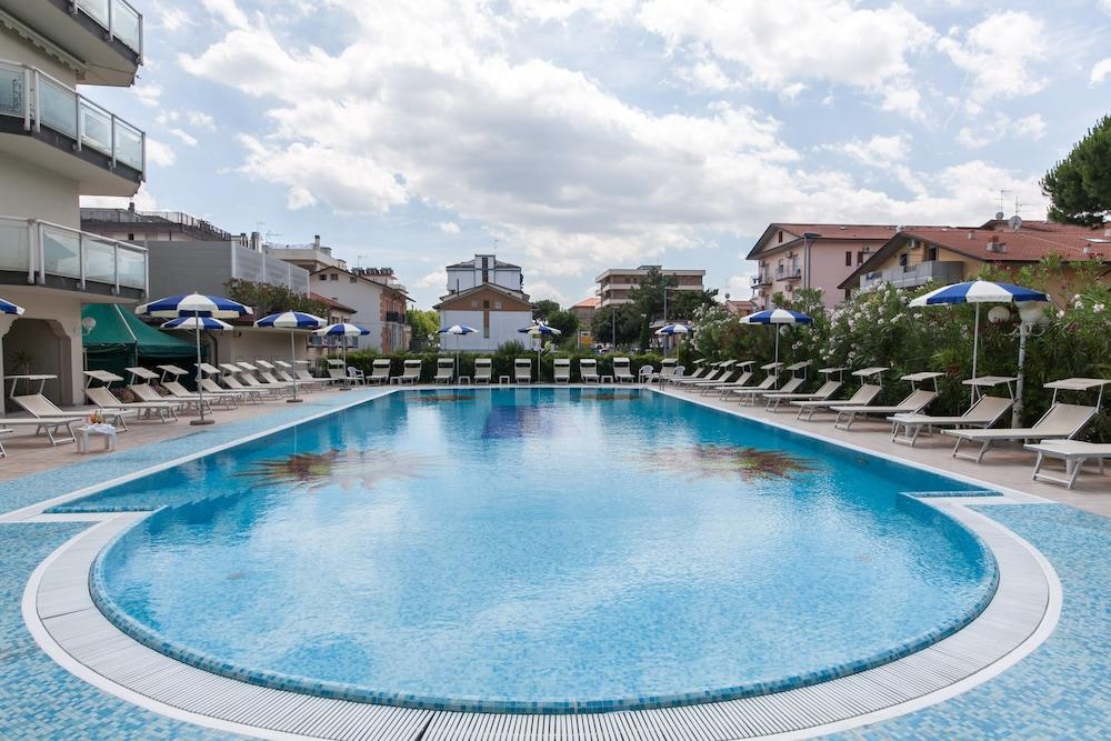 Universal Hotel Cervia Eksteriør bilde
